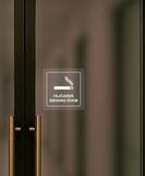 Nálepka fajčiareň priehľadná pieskovaná 8 x 8 cm